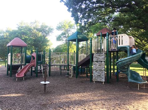 Park Series: Oak Hill Park & Splash Pad - MinneMama Adventures