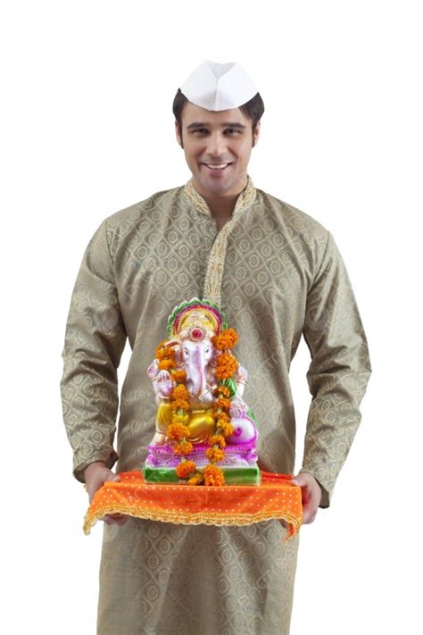 Portrait Of A Maharashtrian Man Holding A Ganesh Idol Photo Background