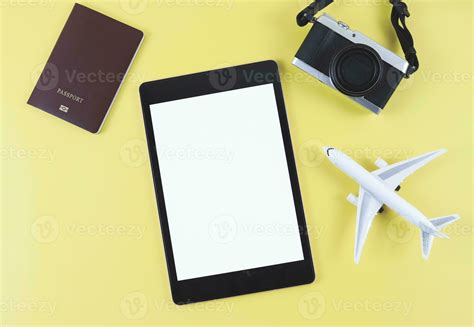 plano laico de digital tableta con blanco blanco pantalla avión modelo