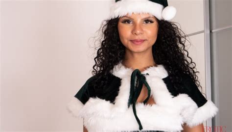 Merry Xmas And Happy New Year VR Porn Video VRPorn