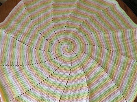 SmoothFox Crochet and Knit: SmoothFox's Four Color Spiral Blanket - Free Pattern