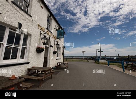 Essex Coastal Pubs Hi Res Stock Photography And Images Alamy