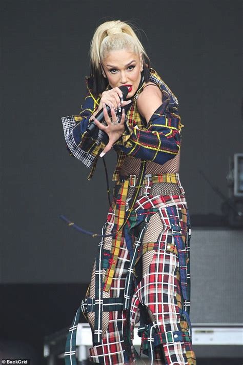 Gwen Stefani Sizzles In A Tattered Tartan Stage Outfit As She Pulls Out