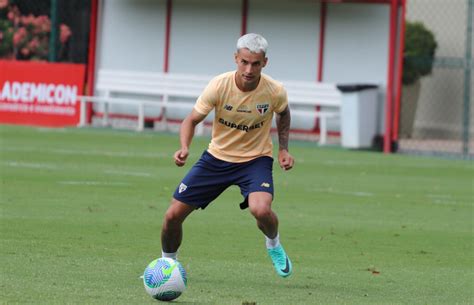 São Paulo F C Tricolor realiza penúltimo treino antes da Supercopa