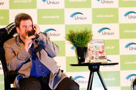 Palestra Mário Sérgio Cortella é realizada Uniuv