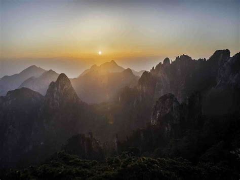 famous huangshan sunrise story hero traveler