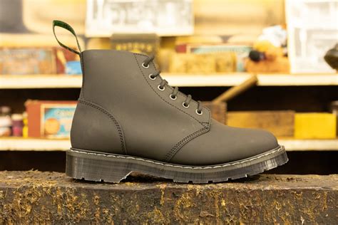 Solovair 6 Eye Derby Boot Black Greasy Downes