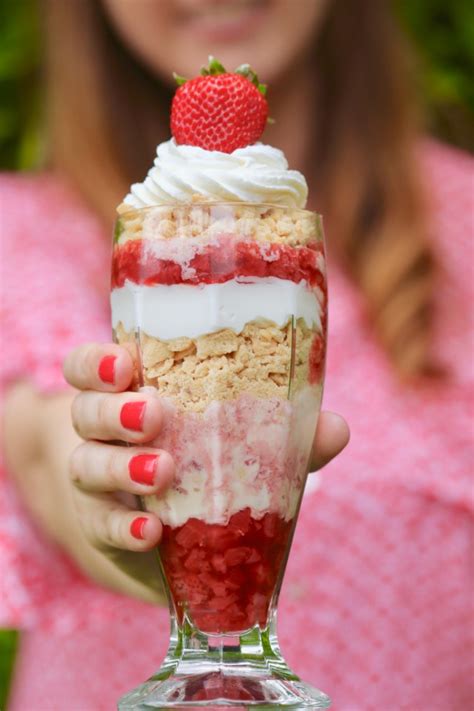 Homemade Outrageous Ice Cream Sundaes Recipes