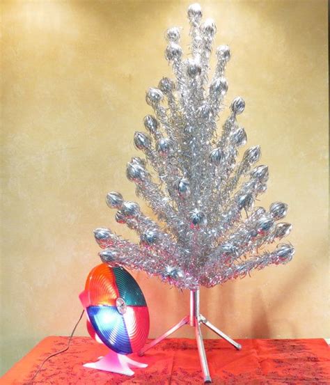 20+ Retro Tinsel Christmas Tree – The Urban Decor