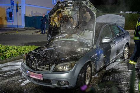 Auto in Kremsmünster begann plötzlich zu brennen