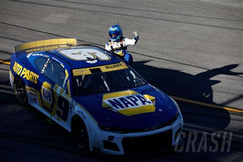 Nascar At Talladega Chase Elliott Passed Ryan Blaney On Final Lap To