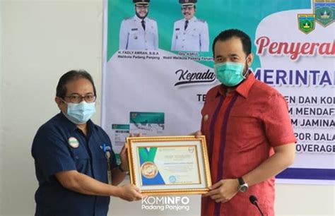 Padang Panjang Terima Penghargaan Dari Bpjs Kesehatan