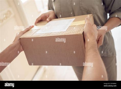 Parcel Delivery Driver Hi Res Stock Photography And Images Alamy