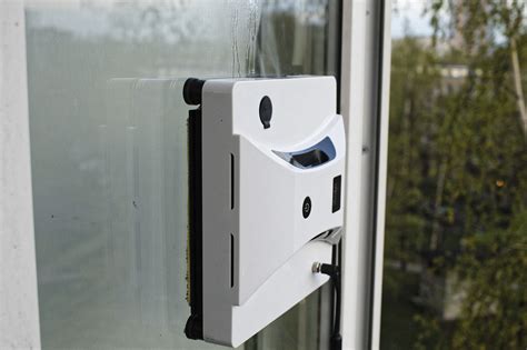 Обзор робота для мойки окон iBoto Win 490