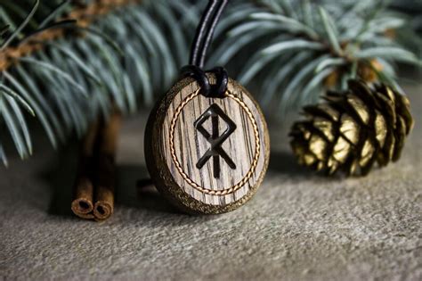 Courage Viking Rune Pendant With Glowing Rune Necklace Norse Necklace