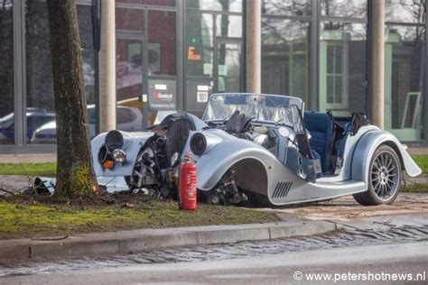 Proefrit Met Peperdure Morgan Eindigt Tegen Boom Morgan Sports Car