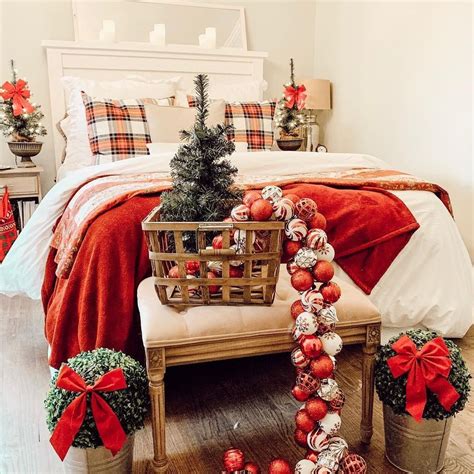 35 Inspiring Bedroom Decoration Ideas With Christmas Tree Magzhouse