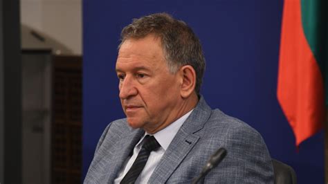 Богомил Бонев към здравния министър Кацаров: Заминавай да си платиш ...
