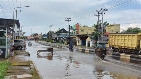 Info Cuaca Ekstrem Bmkg Besok Oktober Kalsel Sedia Payung