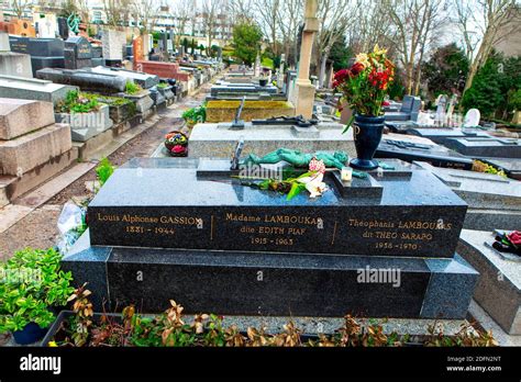 Tombe D Edith Piaf Au Cimeti Re Du P Re Lachaise Paris Photo Stock