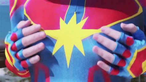 Cosplay En Porno Avec Une Blonde En Costume Moulant