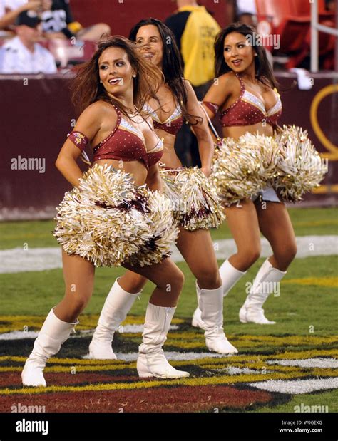 Washington Redskins Cheerleaders Hi Res Stock Photography And Images