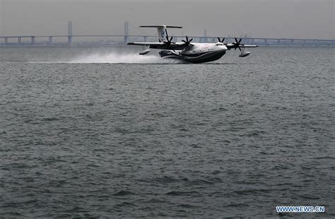 L Avion Amphibie Chinois Ag R Ussit Son Premier Vol Au Dessus De La Mer