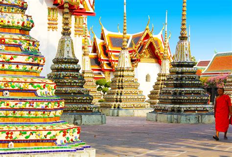 Wat Pho, a must-seen monastry in Bangkok | While Travelling