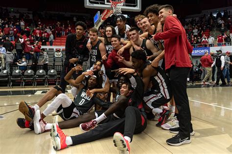 Myles Rice Dishon Jackson Sidelined Cougs Support The Daily Evergreen