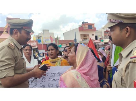 Slogans With Placards And Tricolor In Hands Demand To Hang The Accused मणिपुर घटना के विरोध