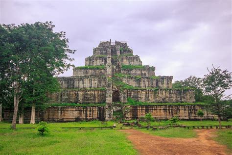 Koh Ker Um Castelo Antigo Que Seja O Territ Rio Do Passado Foto De