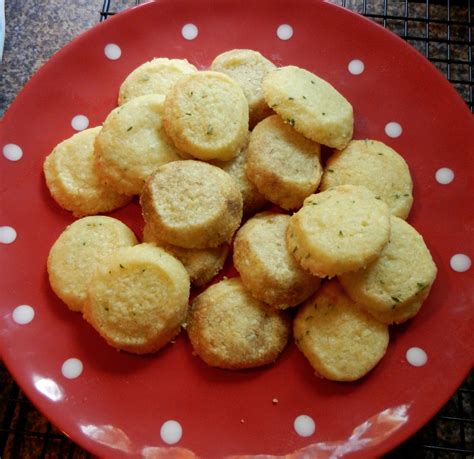 Bec I am.: Savoury Cheese Biscuits