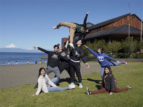 Estudiantes Becados Por Las Fundaciones Mustakis Y Teatro Del Lago