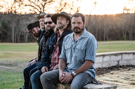 Reckless Kelly Share New Song“lonesome On My Own”