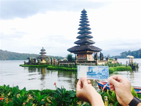 Danau Beratan Bedugul Di Pulau Bali