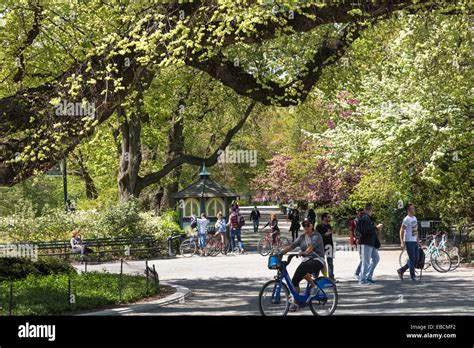 Springtime Central Park Nyc Usa Stock Photo Alamy