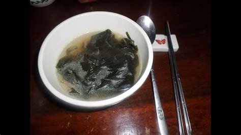 How To Cook Korean Seaweed Soup Miyeokguk 미역국 Youtube