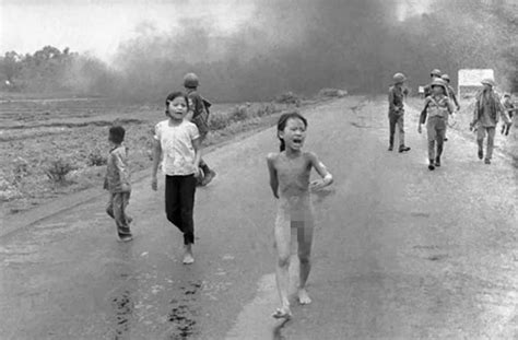 Vietnam da AB vahşeti Napalm bombası Kim Phuc kimdir