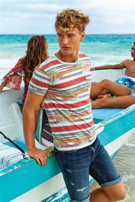 American Eagle Embraces Colorful Prints For The Ultimate Summer