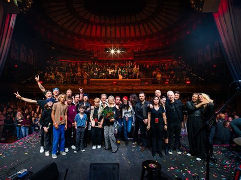 Dave Grohl Debuts Bro Love Song He Wrote For Josh Homme At La Benefit