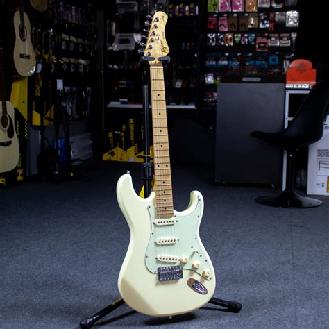 Guitarra Tagima TG 530 Strato SSS Olympic White Guitar Shop CE Loja