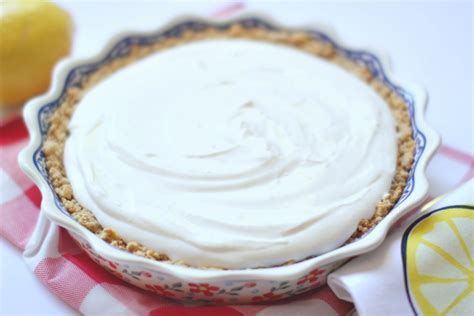 Lemon Icebox Pie - No-Bake Lemon Pie Recipe DearCreatives.com