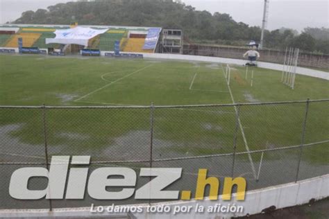 Fotos Así Se Inundó Cancha De Comayagua Tras 45 Minutos De Lluvia