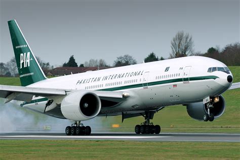 Pia Aged Plane S Flat Tyre Leaves Travelers Stranded For Days At