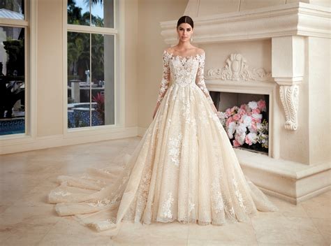 ROBE DE MARIEE PRINCESSE MANCHES LONGUES EN DENTELLE 1141 COLLECTION