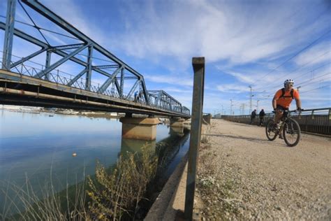 El mítico Puente de Hierro del camino de la Carraca de San Fernando