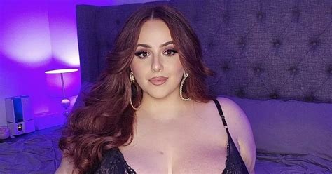 Fashion Nova Praised For Using Size Model With Real Body For