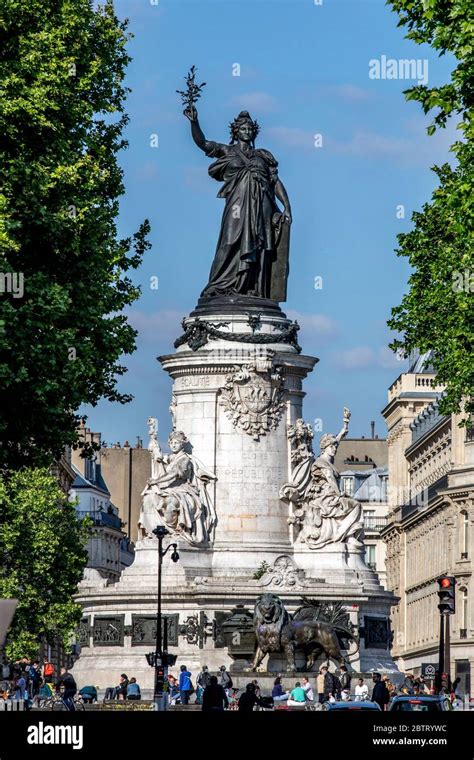 Paris France Mai Statue De Bronze De Marianne Symbole