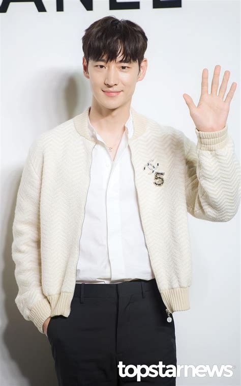 Sự kiện quy tụ dàn sao hot nhất Kbiz Bạn trai Jisoo BLACKPINK lần đầu xuất hiện nàng thơ