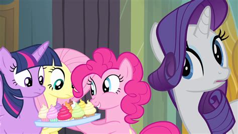 Image - Pinkie Pie offers cupcakes to her friends S4E06.png | My Little ...